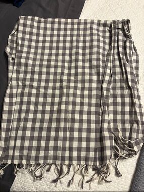 GAP Gray and White Checkered Fringe Wrap Scarf